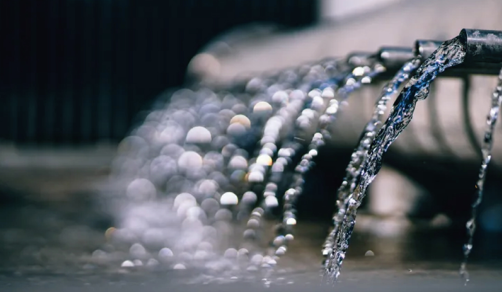 杭州多個小區自來水發臭！居民：像老鼠尸體的氣味